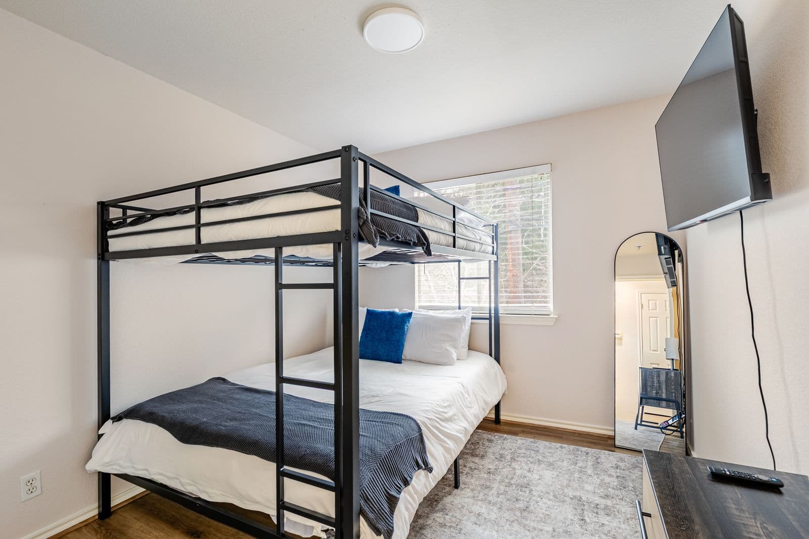 Guest bedroom 1
