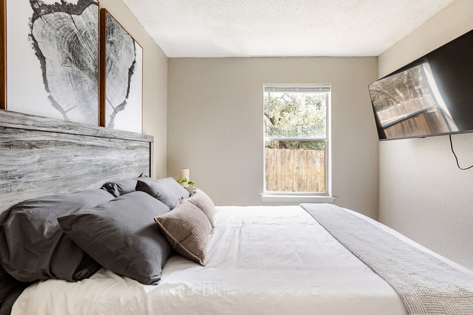Guest bedroom 1