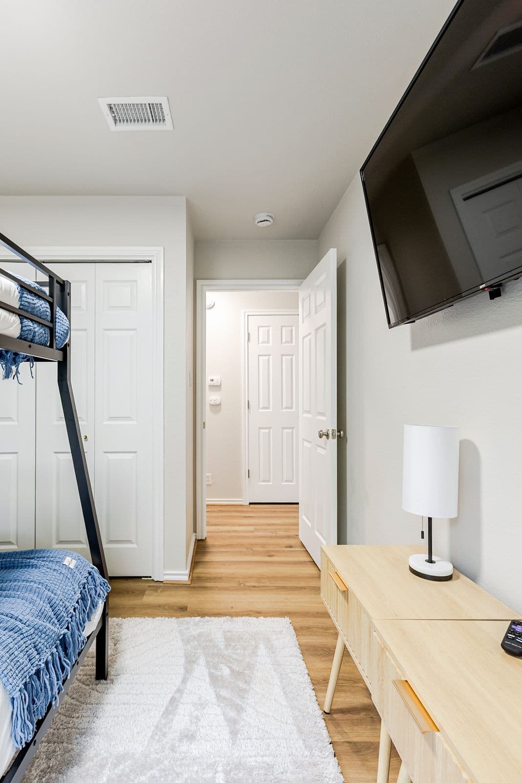 Guest bedroom 1, desk view